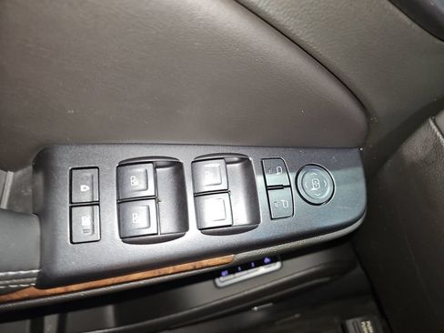Used 2018 Chevrolet Tahoe LT w/ Z71 Midnight Edition AWD/4WD image 28