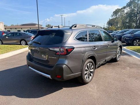 Used 2025 Subaru Outback Limited AWD/4WD image 12