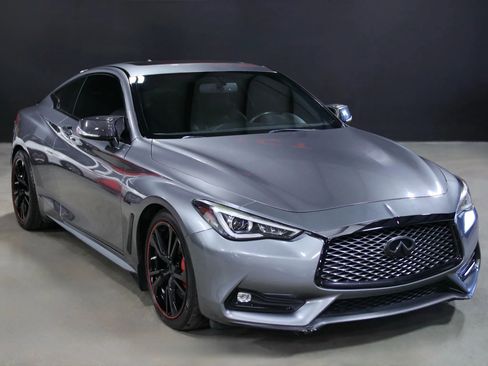 Used 2017 INFINITI Q60 Red Sport 400 image 2