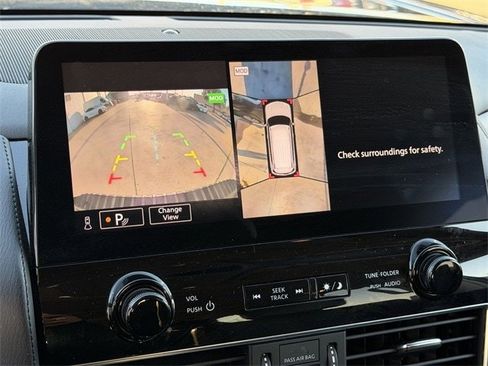 Used 2024 Nissan Armada SL image 16