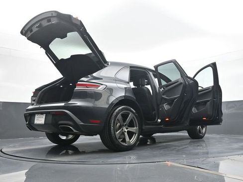 Certified 2025 Porsche Macan AWD/4WD image 26