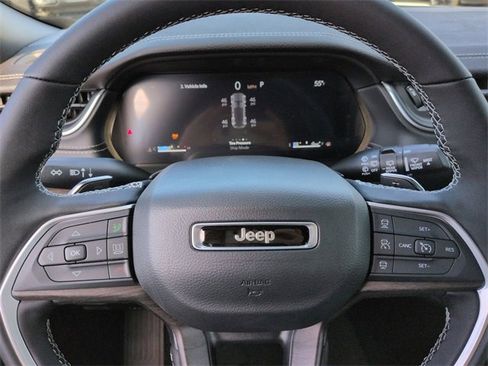 New 2025 Jeep Grand Cherokee Limited w/ Black Appearance Package image 28