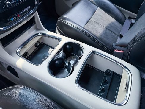 Used 2019 Dodge Grand Caravan SXT FWD image 23