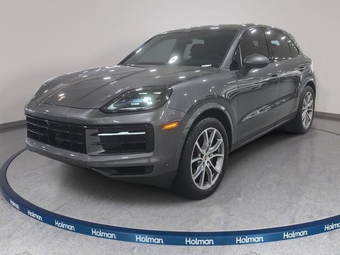 Used 2024 Porsche Cayenne image 1