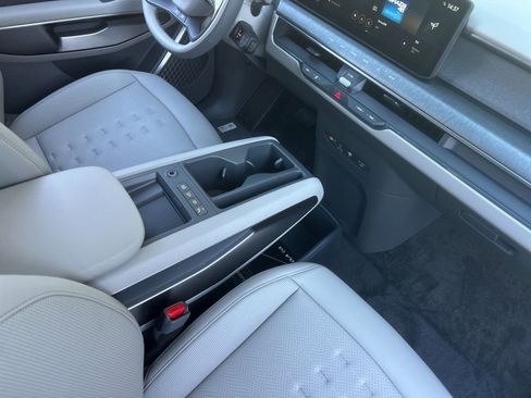 New 2026 Kia EV9 Wind image 17