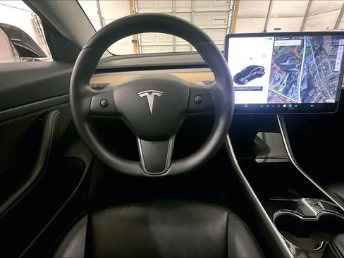Used 2020 Tesla Model 3 Standard Range Plus image 5