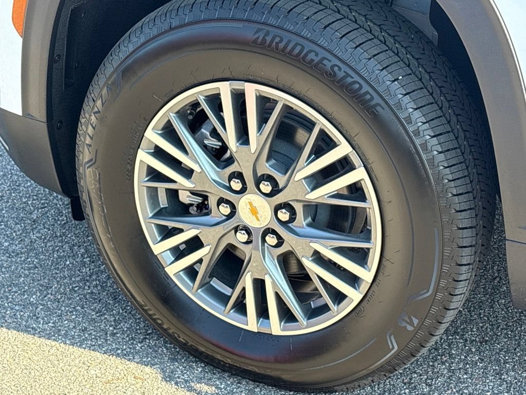 New 2027 Chevrolet Traverse LT FWD image 4