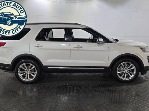 Used 2019 Ford Explorer XLT w/ Equipment Group 202A AWD/4WD image 8