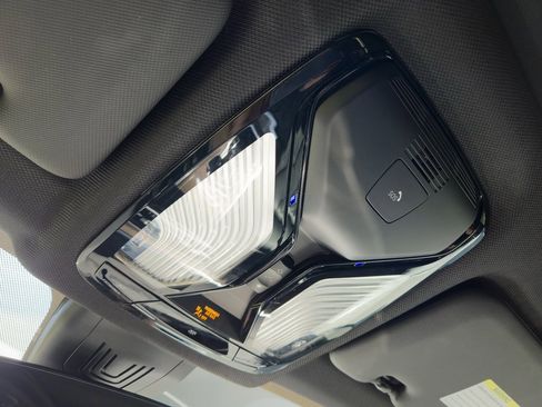 Used 2023 BMW X5 xDrive40i w/ Parking Assistance Package image 19