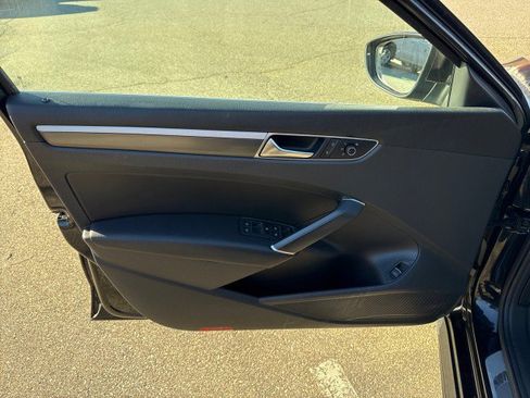 Used 2017 Volkswagen Passat 1.8T R-Line image 17