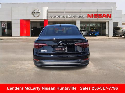 Used 2023 Volkswagen Jetta SE FWD image 5
