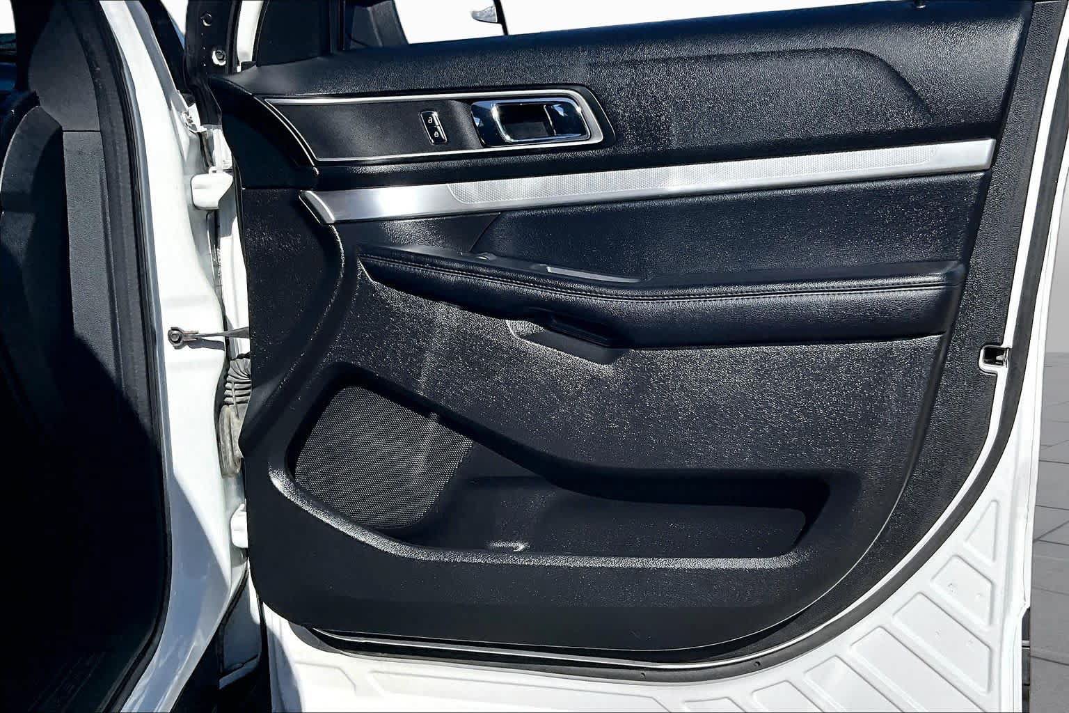 Used 2017 Ford Explorer XLT FWD image 23