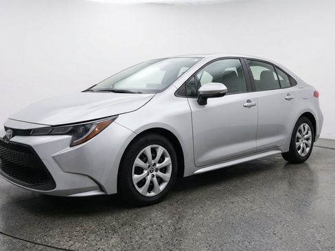 Used 2025 Toyota Corolla LE FWD image 3