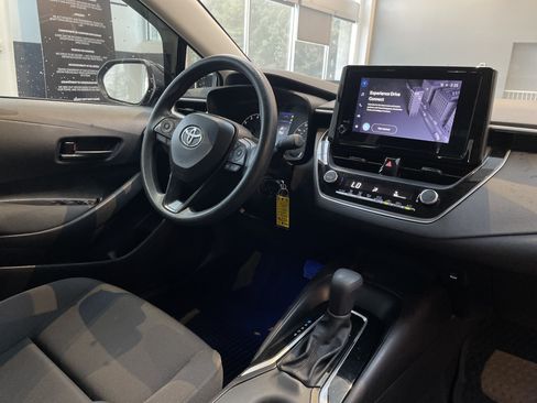 Used 2025 Toyota Corolla LE FWD image 29
