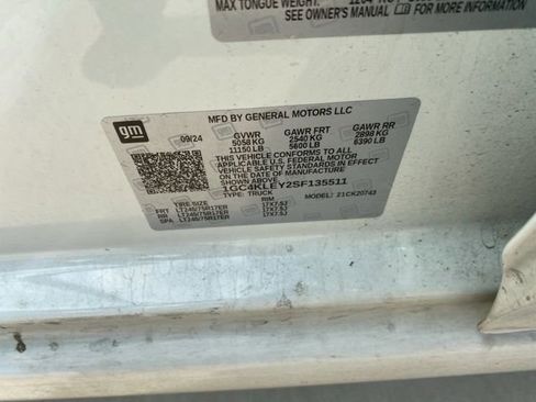 Used 2025 Chevrolet Silverado 2500 W/T AWD/4WD image 34
