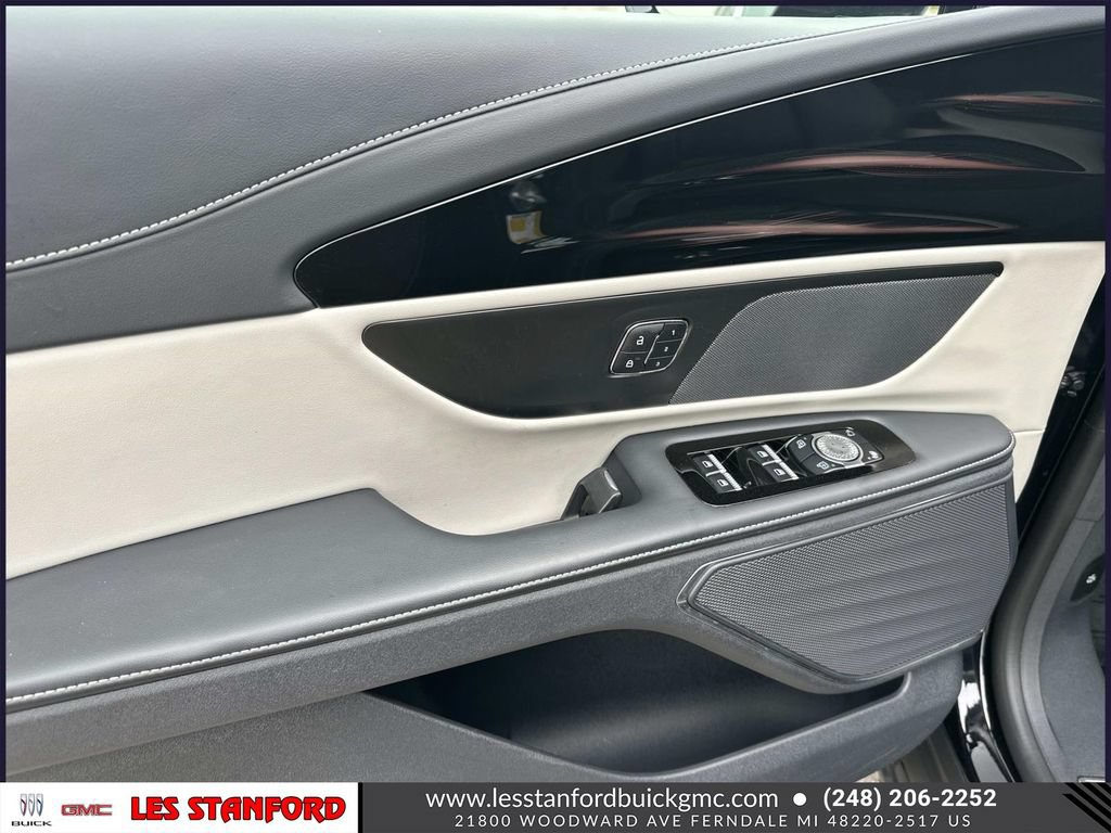 Used 2024 Lincoln Nautilus Premier AWD/4WD image 16