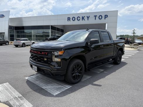 Used 2022 Chevrolet Silverado 1500 Custom AWD/4WD image 1
