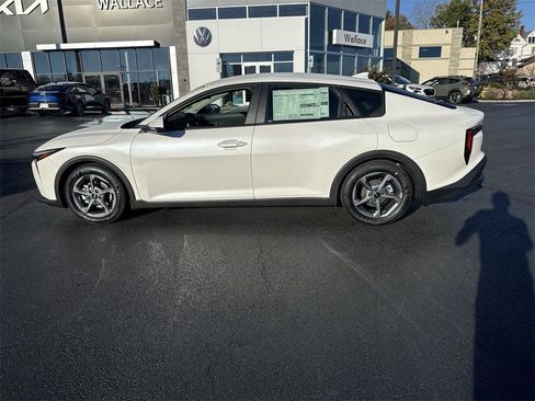 New 2025 Kia K4 LXS image 3