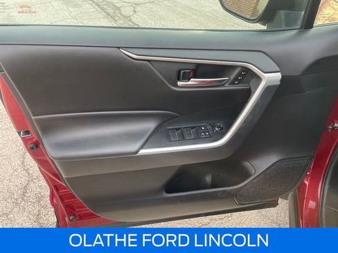 Used 2020 Toyota RAV4 XLE Premium image 22