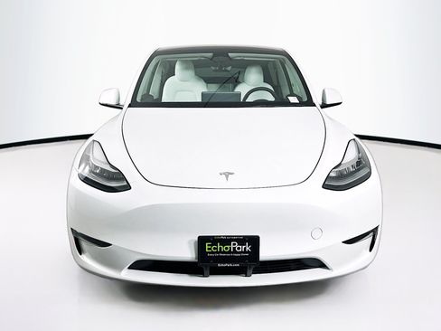 Used 2023 Tesla Model Y Long Range AWD/4WD image 2
