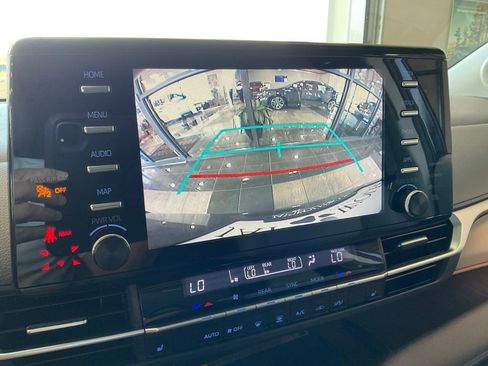 Used 2021 Toyota Sienna XLE FWD image 17