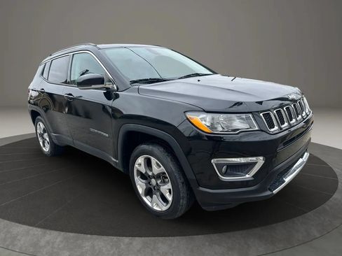 Used 2018 Jeep Compass Limited w/ Safe & Security Group AWD/4WD image 3