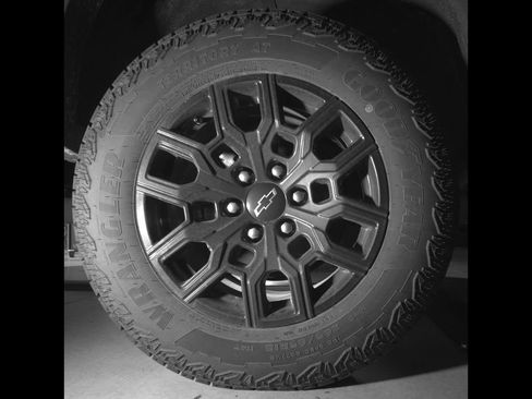 Used 2025 Chevrolet Colorado Trail Boss AWD/4WD image 15