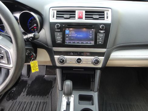 Used 2019 Subaru Outback 2.5i AWD/4WD image 8