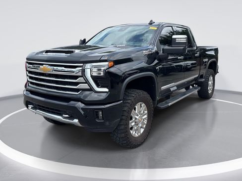 Used 2024 Chevrolet Silverado 2500 High Country w/ High Country Premium Package AWD/4WD image 3