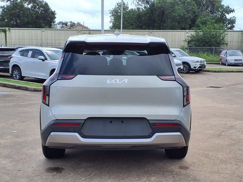 Used 2024 Kia EV9 Light RWD image 8