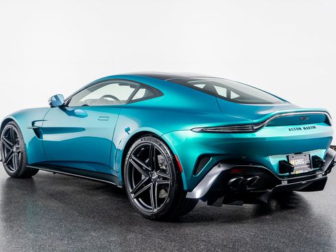 Used 2025 Aston Martin V8 Vantage Coupe image 16