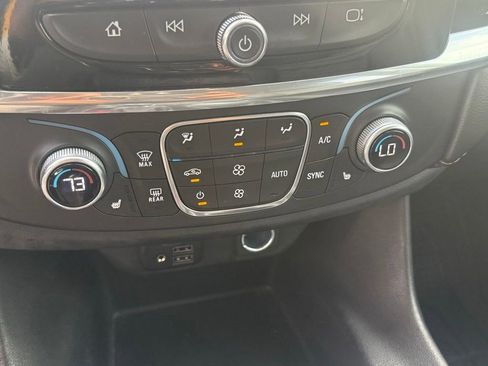 Used 2020 Chevrolet Traverse RS image 15