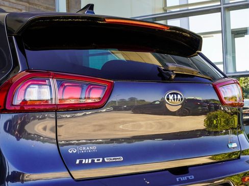Used 2018 Kia Niro EX w/ EX Touring Graphite Edition FWD image 13