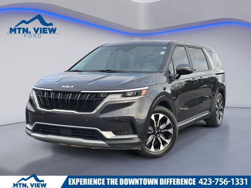 Used 2024 Kia Carnival EX image 1