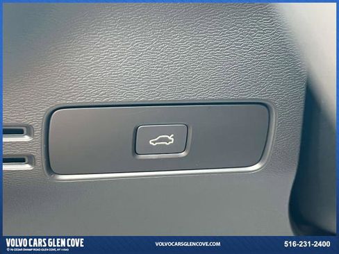 Certified 2024 Volvo XC40 B5 Plus w/ Protection Package Premier image 20