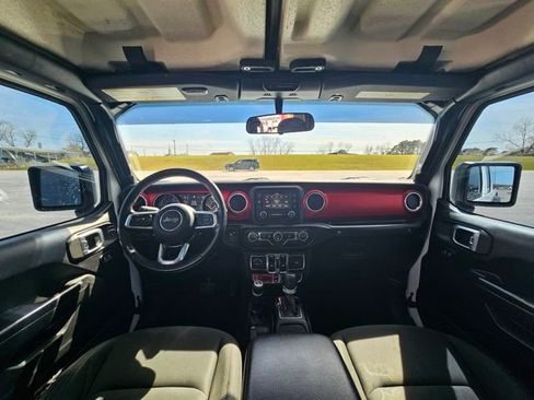 Used 2020 Jeep Gladiator Rubicon w/ Trailer Tow Package AWD/4WD image 12