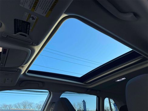 Used 2023 Subaru Forester Premium image 18