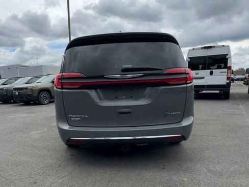 Used 2022 Chrysler Pacifica Limited FWD image 7