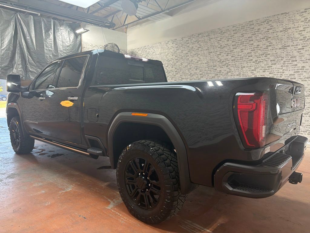 Used 2023 GMC Sierra 2500 Denali w/ Denali Black Diamond Edition AWD/4WD image 5