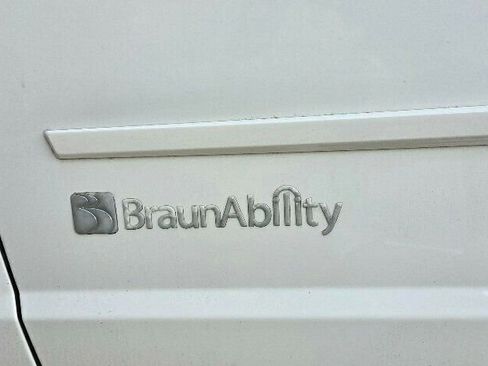 Used 2013 Dodge Grand Caravan SXT image 26