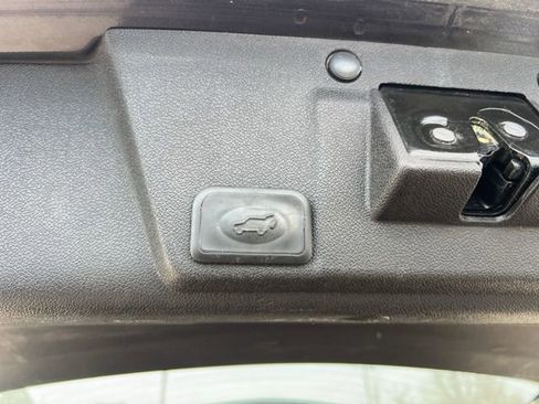 Used 2016 Chevrolet Traverse LT image 15