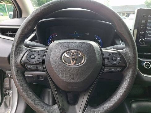 Used 2021 Toyota Corolla LE FWD image 25