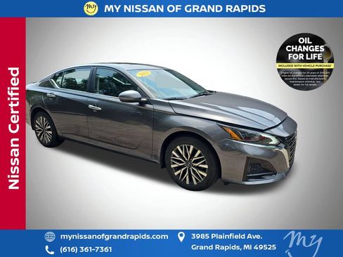 Used 2023 Nissan Altima 2.5 SV w/ SV Premium Package AWD/4WD image 1