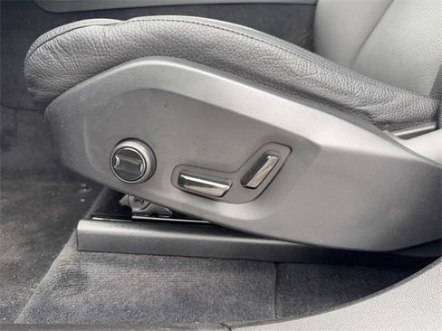 Used 2022 Volvo XC60 B5 Momentum image 16