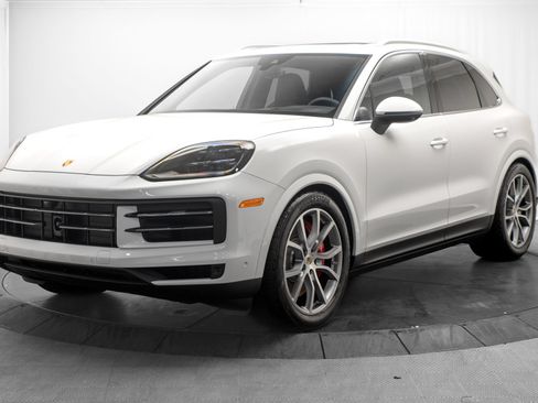 Used 2025 Porsche Cayenne S AWD/4WD image 7