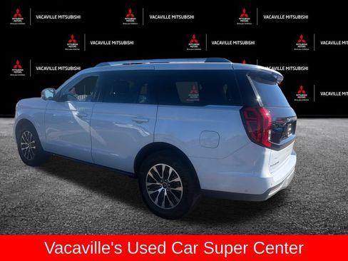 Used 2025 Ford Expedition Platinum AWD/4WD image 3