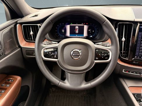 Certified 2023 Volvo XC60 B5 Ultimate w/ Protection Package Premier image 18