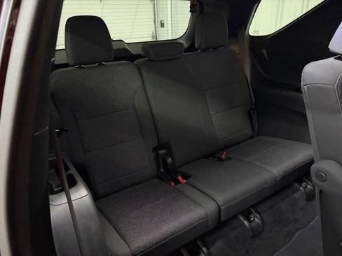 Used 2025 Chevrolet Traverse LT AWD/4WD image 16
