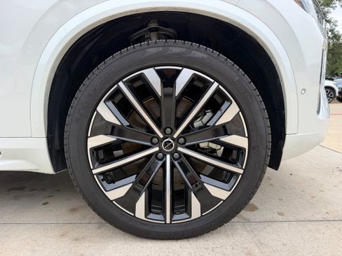 Certified 2026 Volvo XC90 T8 Ultra AWD/4WD image 9