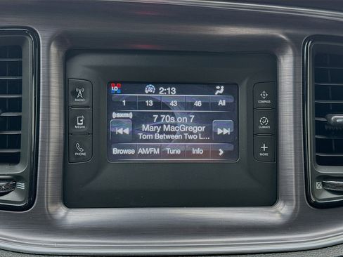 Used 2015 Dodge Challenger SXT image 10